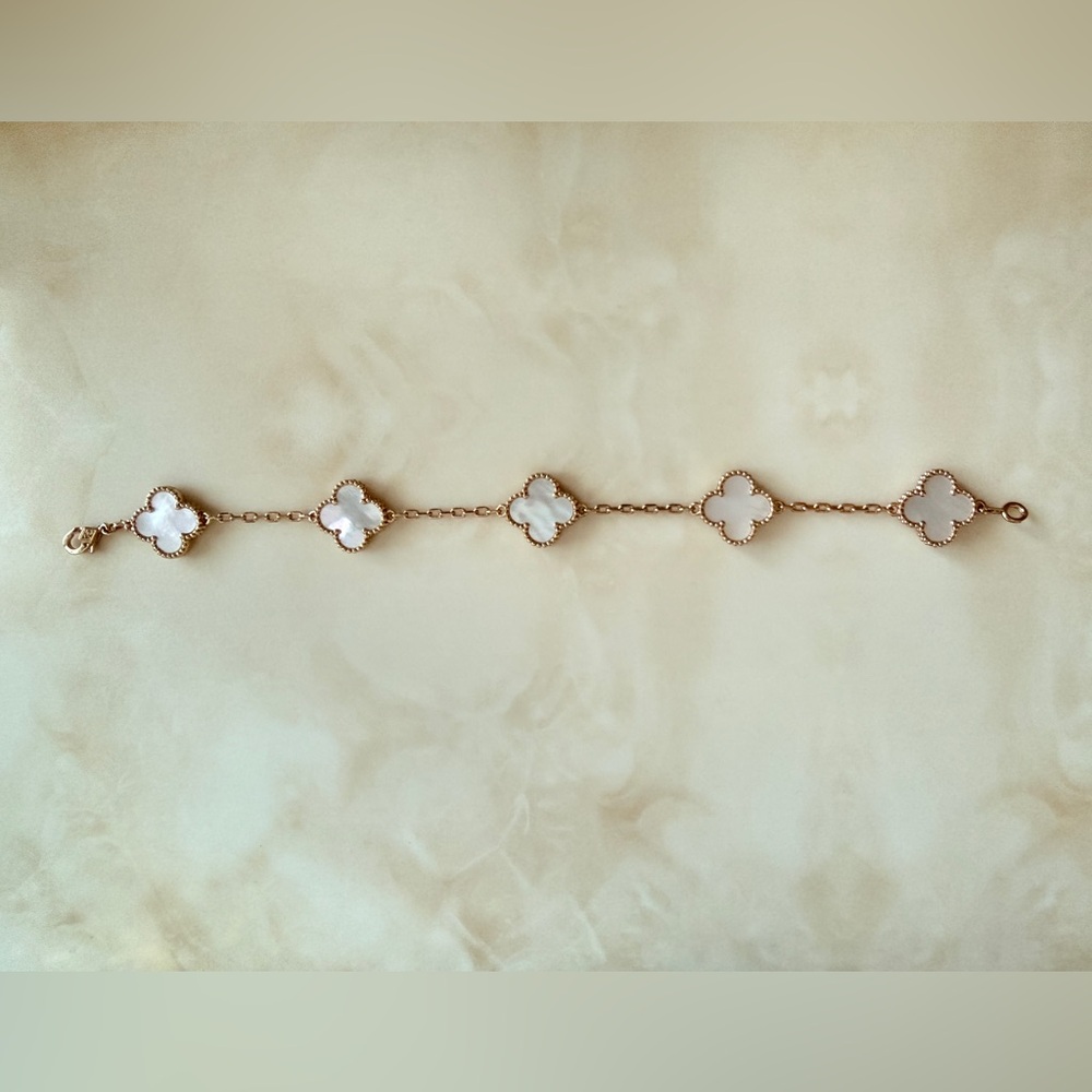 Clover Motif Bracelet | Rose Gold Tone | Mother of Pearl Look